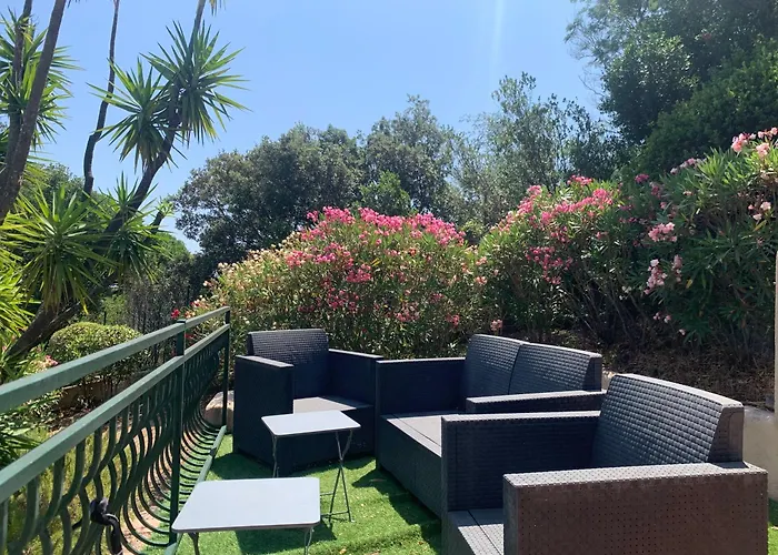 Bellevue Maxime Un Ecrin De Verdure Au Coeur Du Semaphore Piscine Xxl