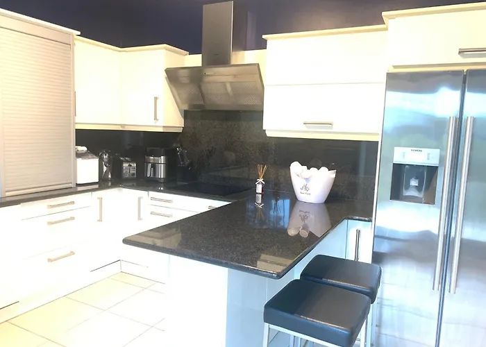 Tatil Evi Bellevue Maxime Un Ecrin De Verdure Au Coeur Du Semaphore Piscine Xxl Sainte-Maxime