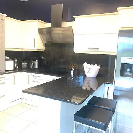 Holiday home Bellevue Maxime Un Ecrin De Verdure Au Coeur Du Semaphore Piscine Xxl Sainte-Maxime