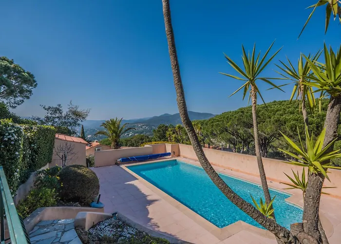 Bellevue Maxime Un Ecrin De Verdure Au Coeur Du Semaphore Piscine Xxl Sainte-Maxime