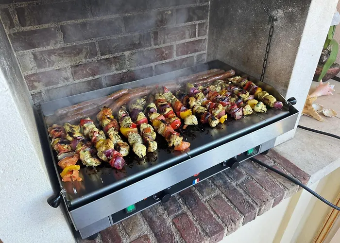 Casa de Férias Bellevue Maxime Un Ecrin De Verdure Au Coeur Du Semaphore Piscine Xxl Sainte-Maxime